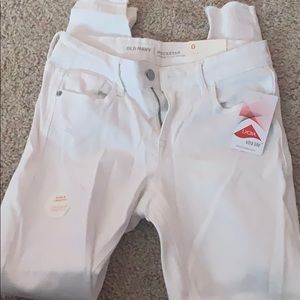 White skinny jeans with knee rips